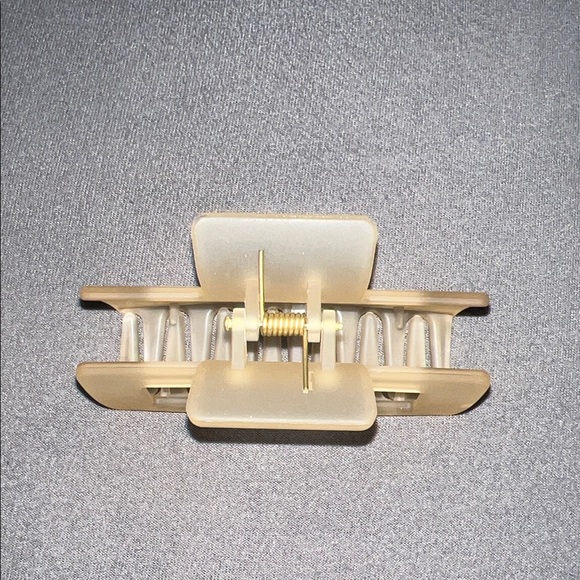 Small Orange Cream Hair Claw Clip - Picture 2 of 6